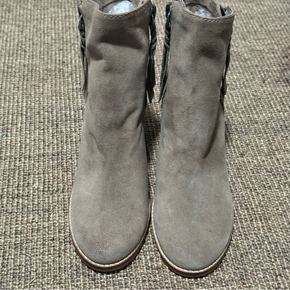 NWOT Dolce Vita Lana Tassels Ankle Suede Booties - Picture 2 of 5
